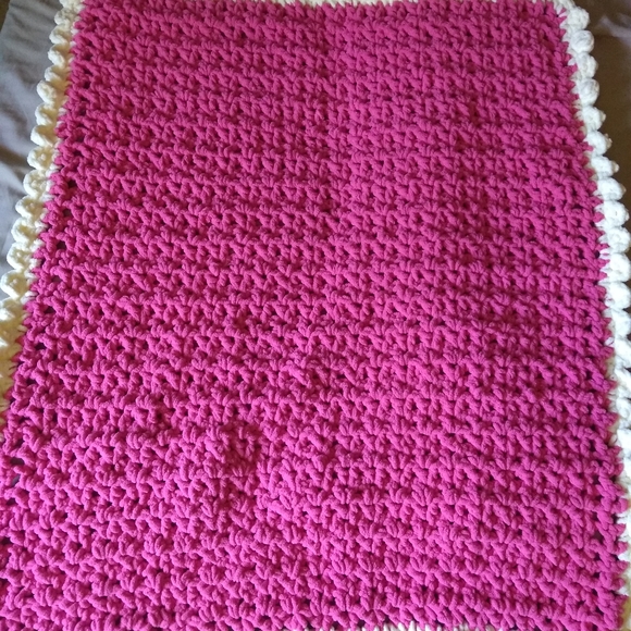 Ruffled baby blanket - Picture 3 of 5